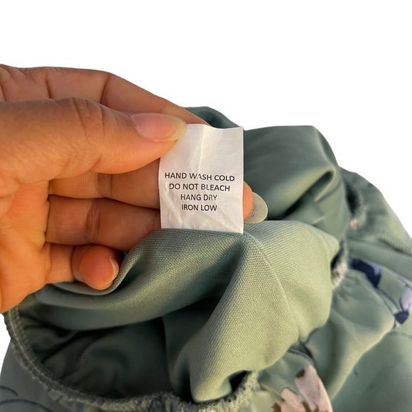 Sienna Sky Floral Spring Short Ruffled Sleeve Romper Size S - Picture 11 of 11